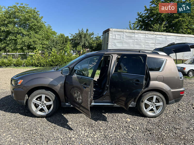 Внедорожник / Кроссовер Mitsubishi Outlander 2011 в Косове