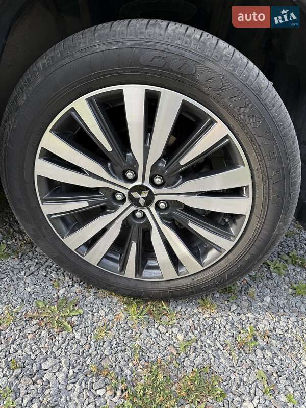 Позашляховик / Кросовер Mitsubishi Outlander 2021 в Львові