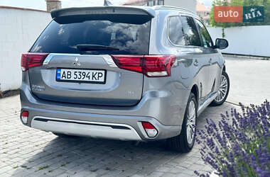 Внедорожник / Кроссовер Mitsubishi Outlander 2020 в 