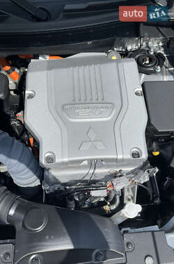 Внедорожник / Кроссовер Mitsubishi Outlander 2020 в 