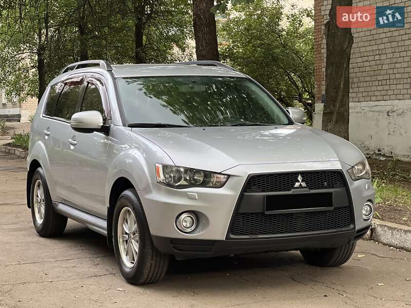 Mitsubishi Outlander 2011