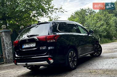 Внедорожник / Кроссовер Mitsubishi Outlander 2015 в 