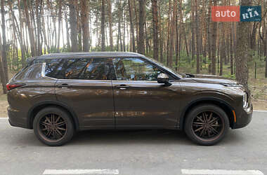 Внедорожник / Кроссовер Mitsubishi Outlander 2022 в 