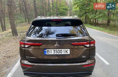 Внедорожник / Кроссовер Mitsubishi Outlander 2022 в 
