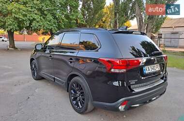 Внедорожник / Кроссовер Mitsubishi Outlander 2018 в 