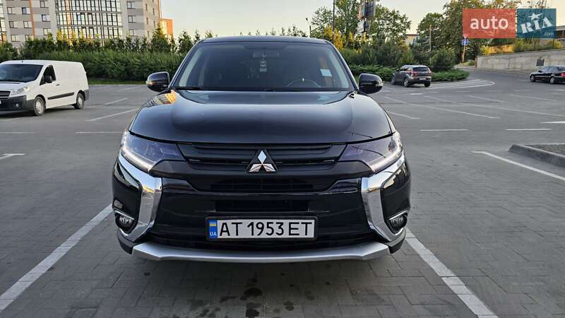 Внедорожник / Кроссовер Mitsubishi Outlander 2017 в Ивано-Франковске