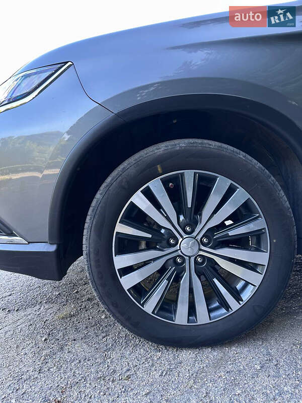 Позашляховик / Кросовер Mitsubishi Outlander 2021 в Запоріжжі