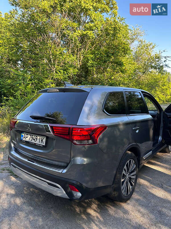 Позашляховик / Кросовер Mitsubishi Outlander 2021 в Запоріжжі