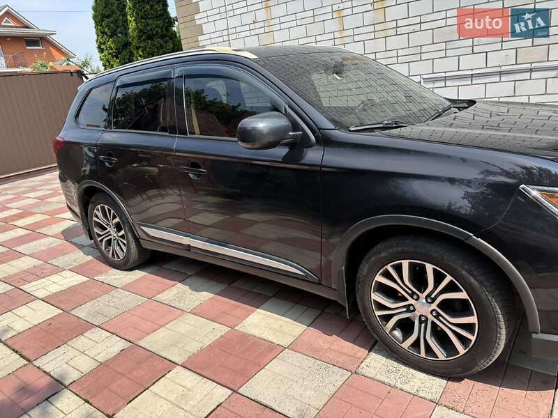 Внедорожник / Кроссовер Mitsubishi Outlander 2018 в Киеве
