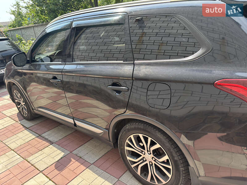 Внедорожник / Кроссовер Mitsubishi Outlander 2018 в Киеве