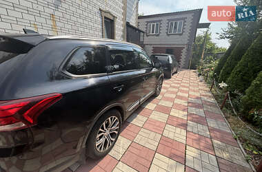 Позашляховик / Кросовер Mitsubishi Outlander 2018 в 