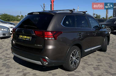 Внедорожник / Кроссовер Mitsubishi Outlander 2015 в 