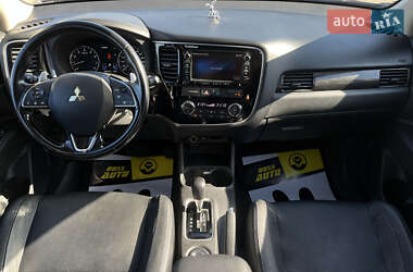 Внедорожник / Кроссовер Mitsubishi Outlander 2015 в 