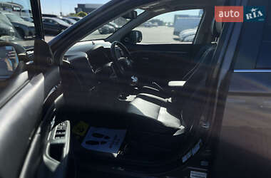 Внедорожник / Кроссовер Mitsubishi Outlander 2015 в 