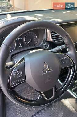Внедорожник / Кроссовер Mitsubishi Outlander 2021 в 