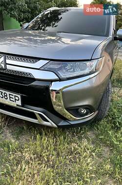 Позашляховик / Кросовер Mitsubishi Outlander 2018 в Запоріжжі