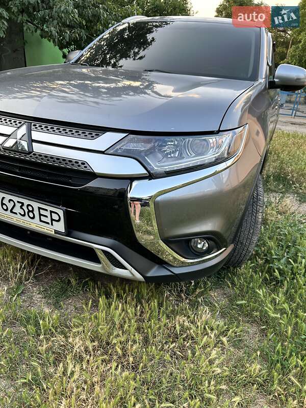 Внедорожник / Кроссовер Mitsubishi Outlander 2018 в Запорожье