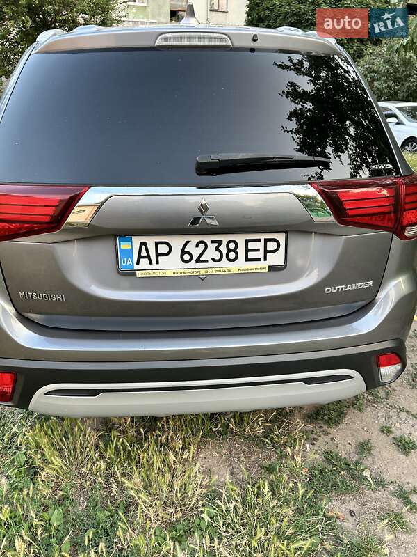 Внедорожник / Кроссовер Mitsubishi Outlander 2018 в Запорожье