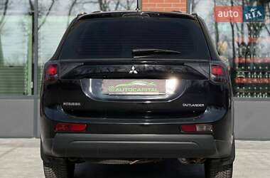 Внедорожник / Кроссовер Mitsubishi Outlander 2012 в 