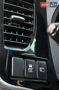 Внедорожник / Кроссовер Mitsubishi Outlander 2012 в 