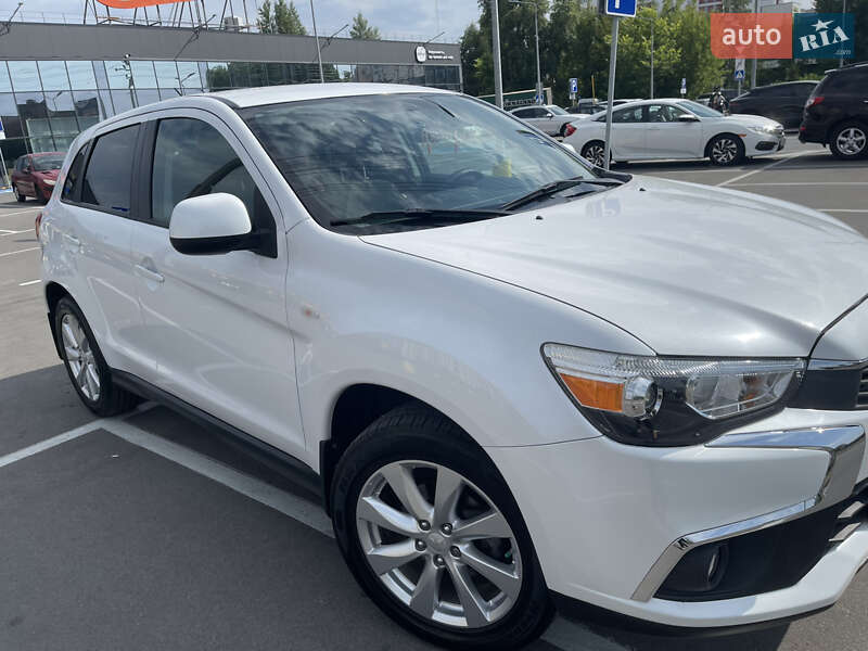Внедорожник / Кроссовер Mitsubishi Outlander 2015 в Киеве