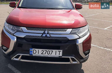 Внедорожник / Кроссовер Mitsubishi Outlander 2019 в Полтаве
