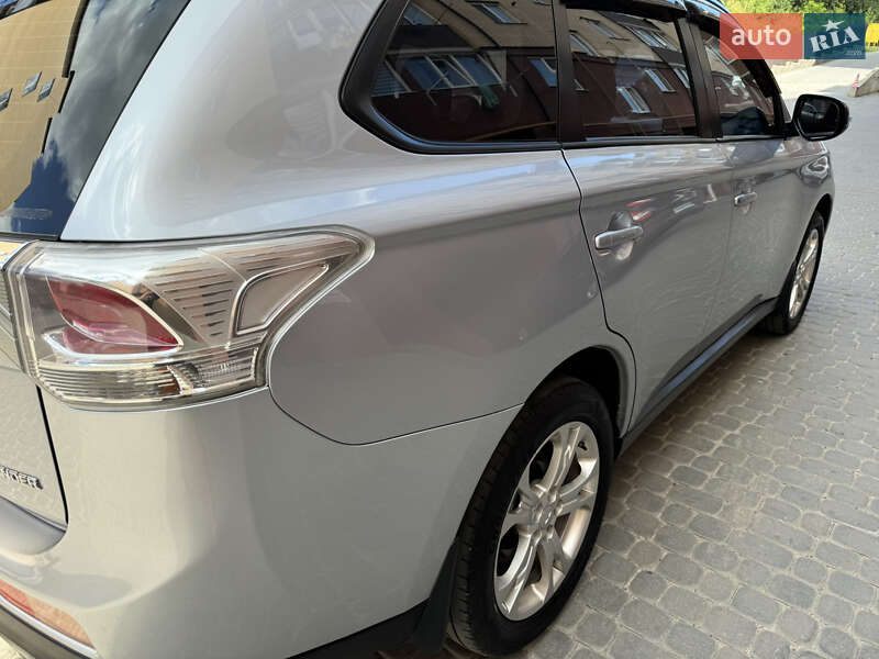 Внедорожник / Кроссовер Mitsubishi Outlander 2013 в Виннице