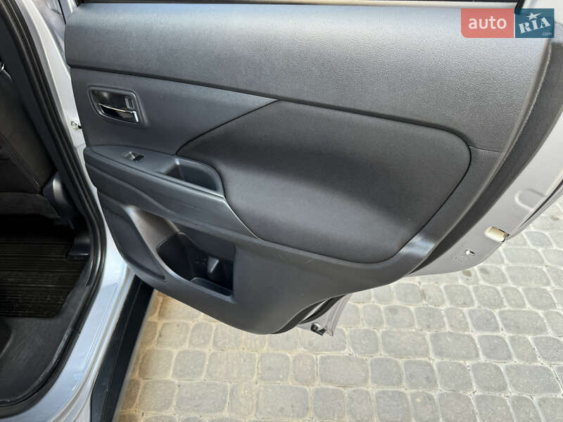 Внедорожник / Кроссовер Mitsubishi Outlander 2013 в Виннице