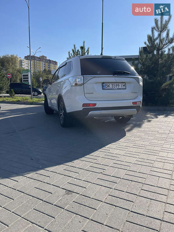 Внедорожник / Кроссовер Mitsubishi Outlander 2014 в Хмельницком