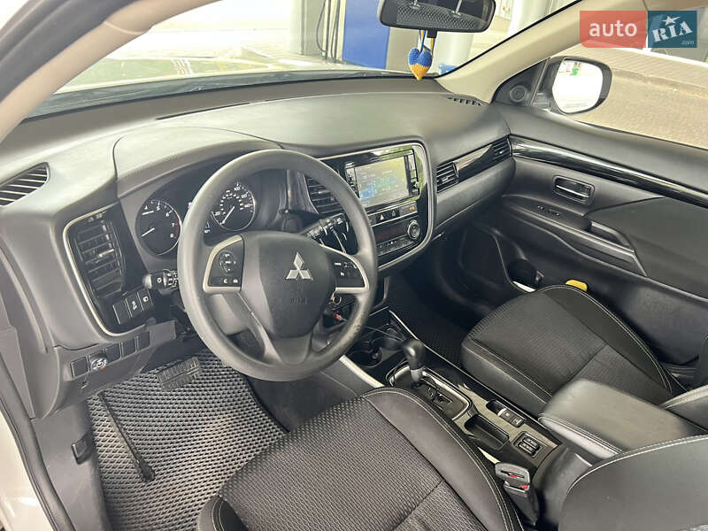 Внедорожник / Кроссовер Mitsubishi Outlander 2018 в Николаеве