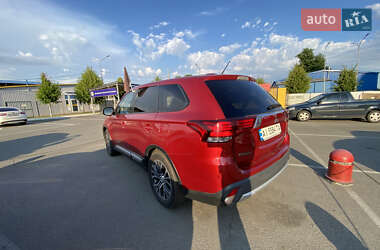 Внедорожник / Кроссовер Mitsubishi Outlander 2016 в 