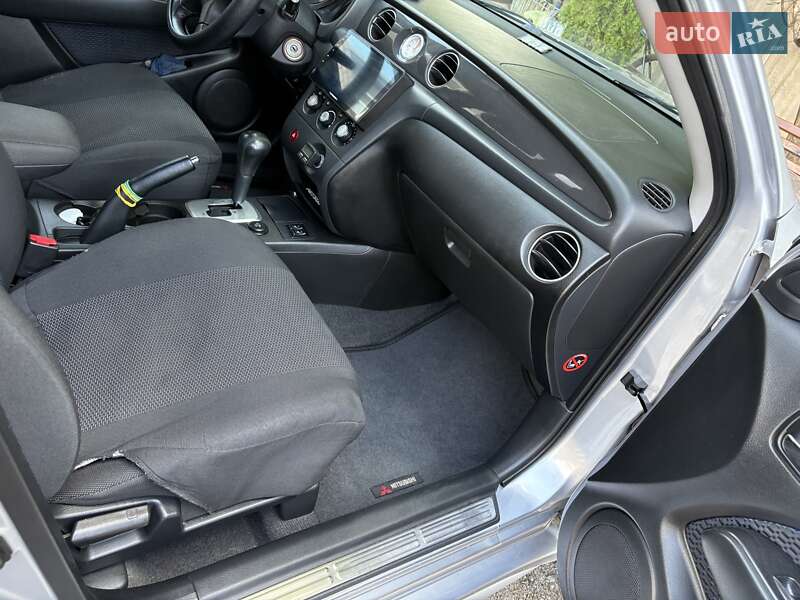 Внедорожник / Кроссовер Mitsubishi Outlander 2009 в Славянске