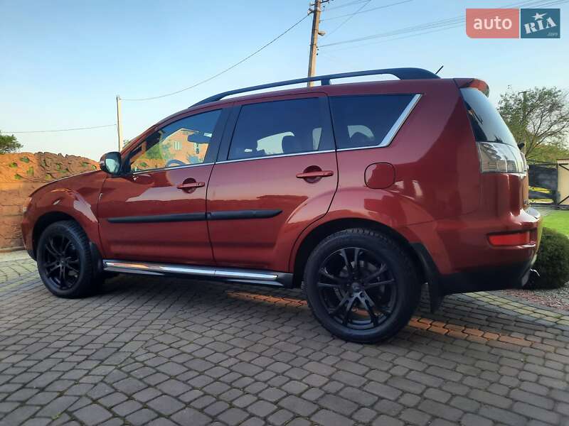 Внедорожник / Кроссовер Mitsubishi Outlander 2012 в Стрые
