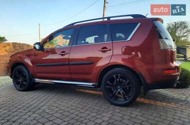Внедорожник / Кроссовер Mitsubishi Outlander 2012 в 