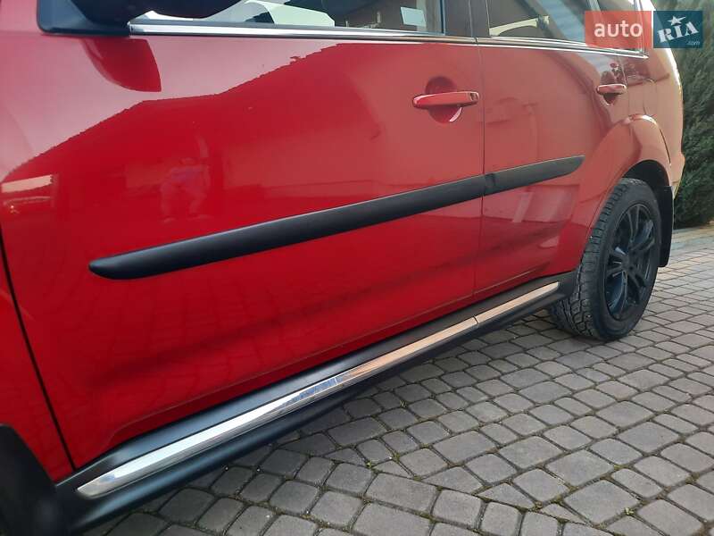 Внедорожник / Кроссовер Mitsubishi Outlander 2012 в Стрые