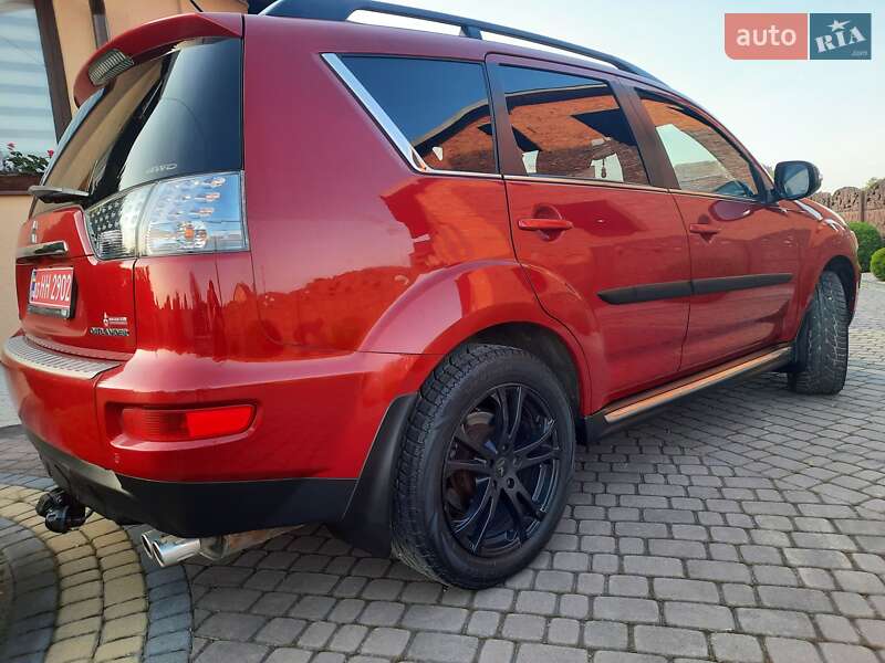 Внедорожник / Кроссовер Mitsubishi Outlander 2012 в Стрые