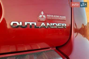 Внедорожник / Кроссовер Mitsubishi Outlander 2012 в 
