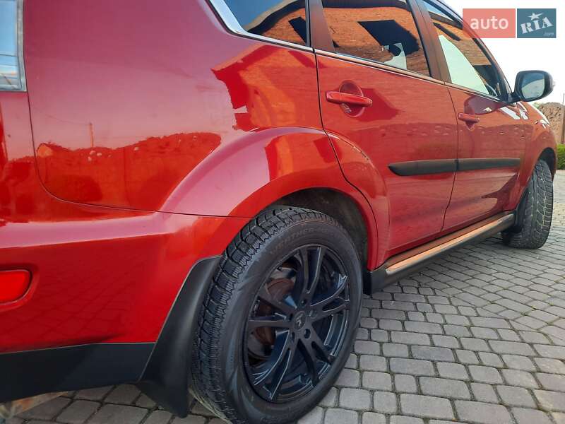 Внедорожник / Кроссовер Mitsubishi Outlander 2012 в Стрые