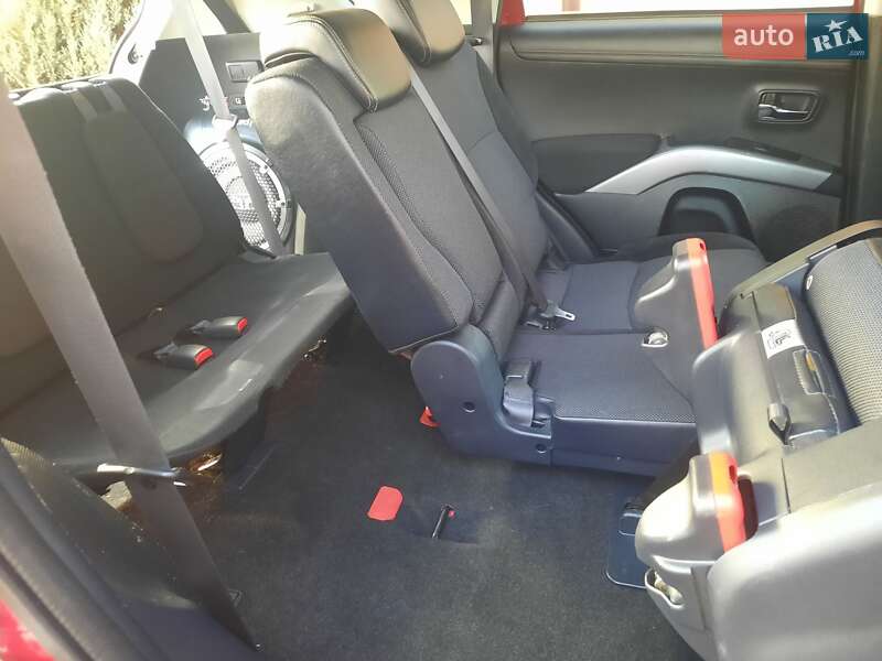 Внедорожник / Кроссовер Mitsubishi Outlander 2012 в Стрые