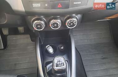 Внедорожник / Кроссовер Mitsubishi Outlander 2012 в 