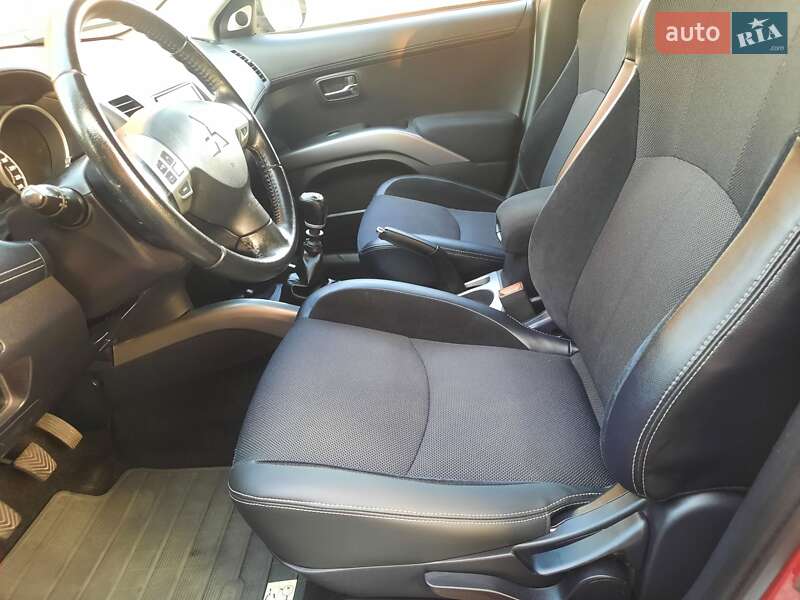 Внедорожник / Кроссовер Mitsubishi Outlander 2012 в Стрые