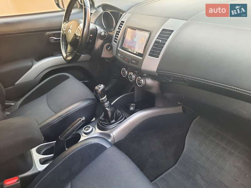 Внедорожник / Кроссовер Mitsubishi Outlander 2012 в Стрые