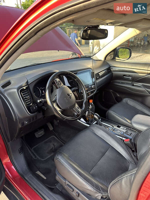 Внедорожник / Кроссовер Mitsubishi Outlander 2017 в Львове