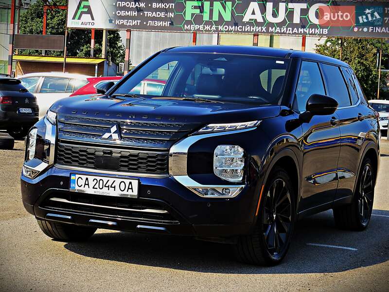 Внедорожник / Кроссовер Mitsubishi Outlander 2022 в 