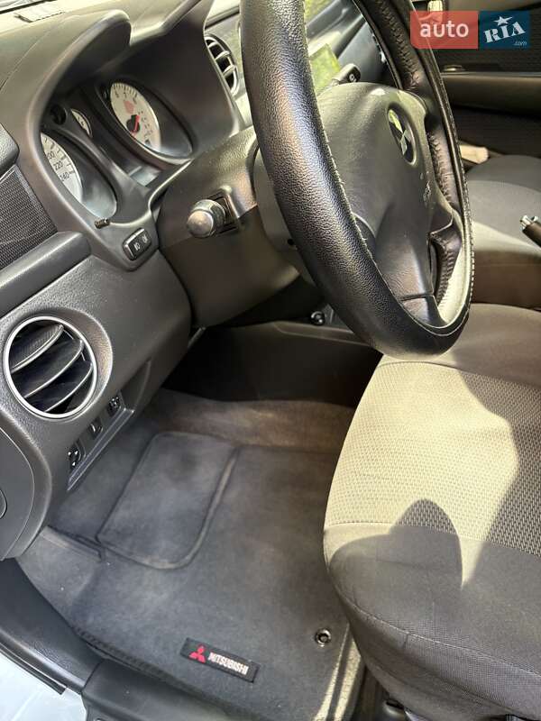 Внедорожник / Кроссовер Mitsubishi Outlander 2009 в Славянске