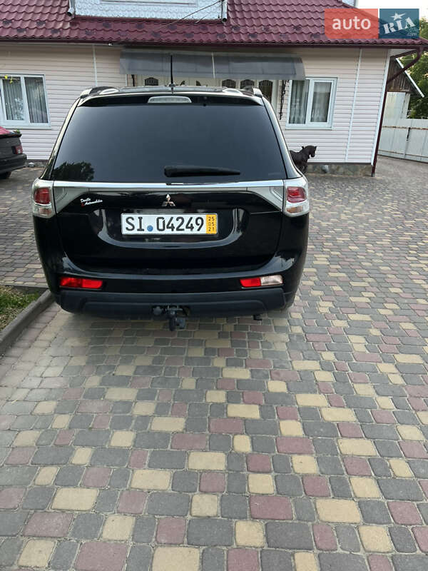 Внедорожник / Кроссовер Mitsubishi Outlander 2012 в Коломые