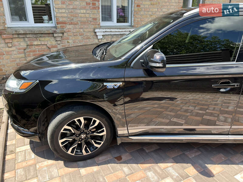 Позашляховик / Кросовер Mitsubishi Outlander 2017 в Кропивницькому