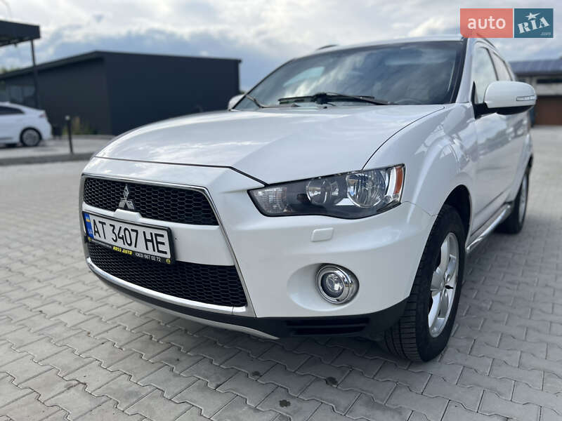 Внедорожник / Кроссовер Mitsubishi Outlander 2010 в 