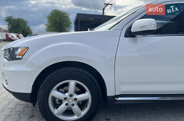 Внедорожник / Кроссовер Mitsubishi Outlander 2010 в 