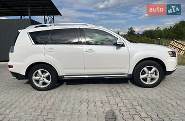 Внедорожник / Кроссовер Mitsubishi Outlander 2010 в 